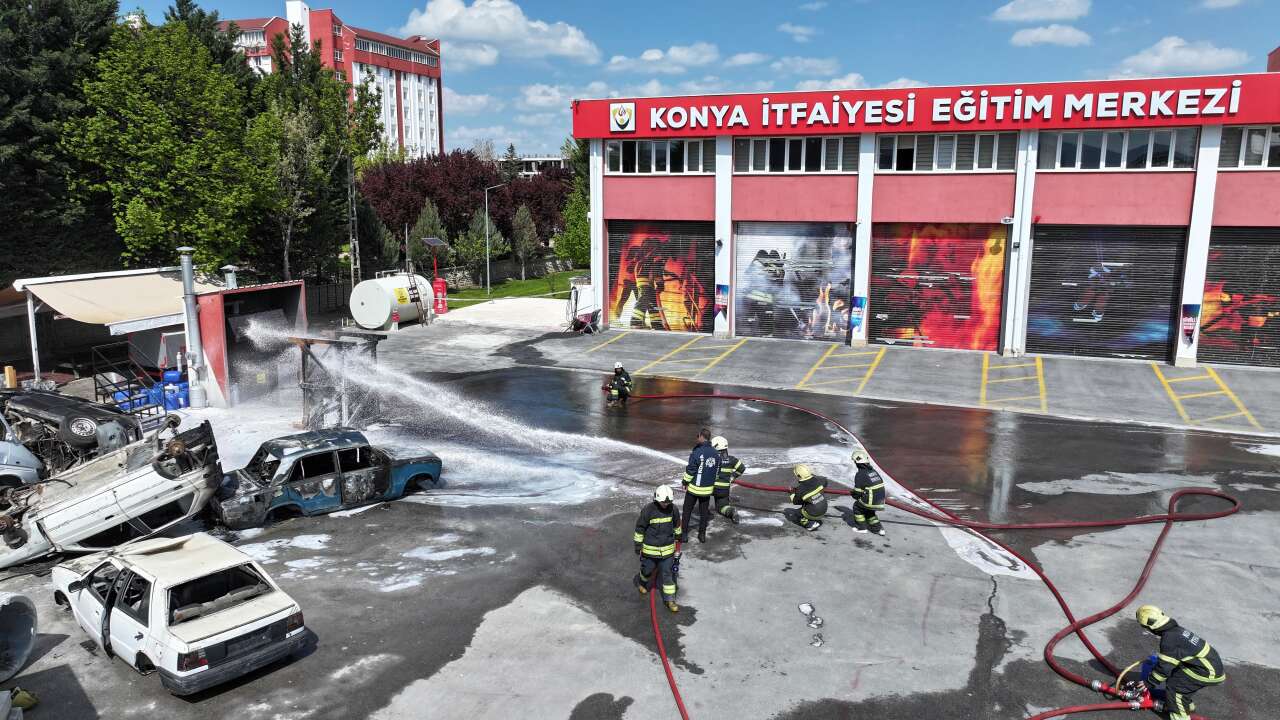 Konya’da gençler gönüllü olarak itfaiyeci olabiliyor 9
